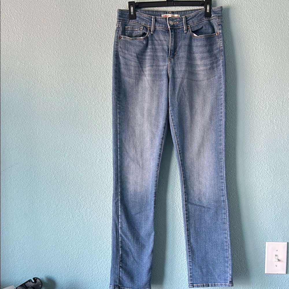 Signature Levi Mid Rise Blue Straight Leg Jeans Size 6